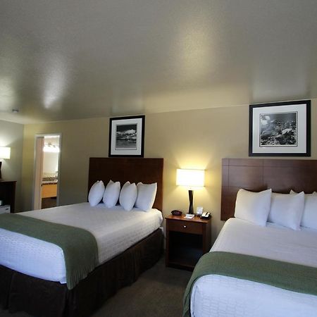 Dinosaur Inn & Suites Вернал Екстер'єр фото