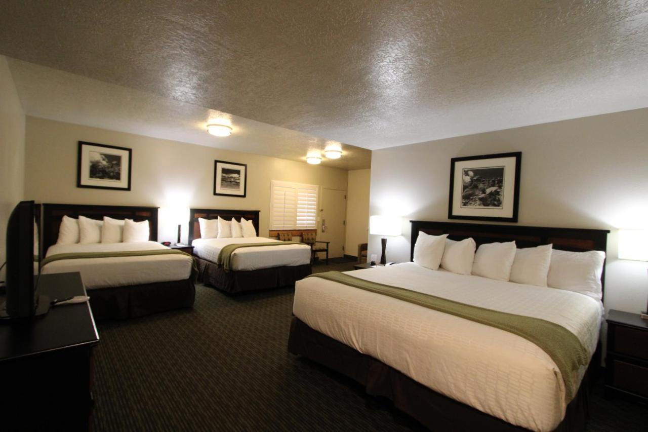 Dinosaur Inn & Suites Вернал Екстер'єр фото