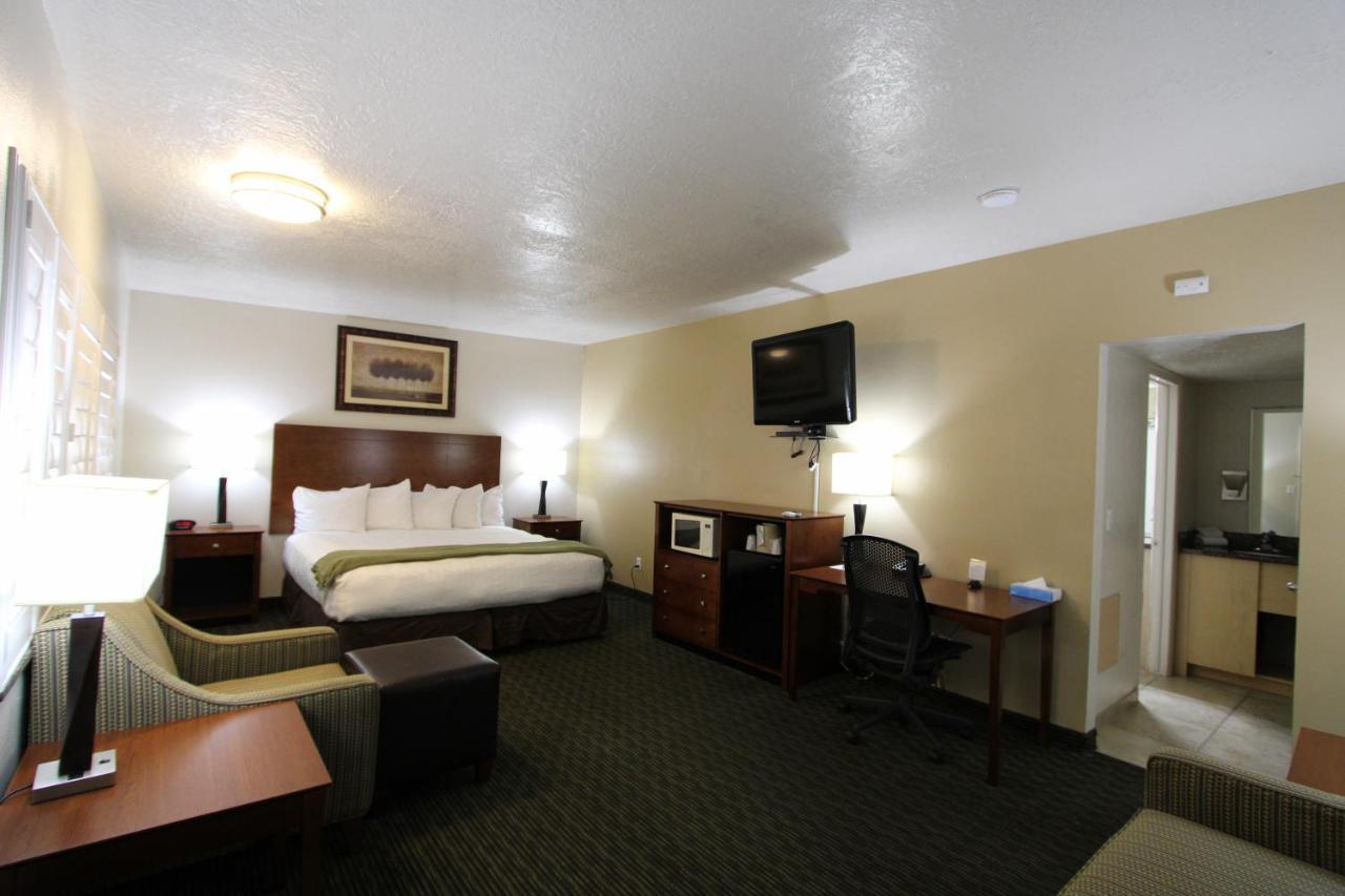 Dinosaur Inn & Suites Вернал Екстер'єр фото