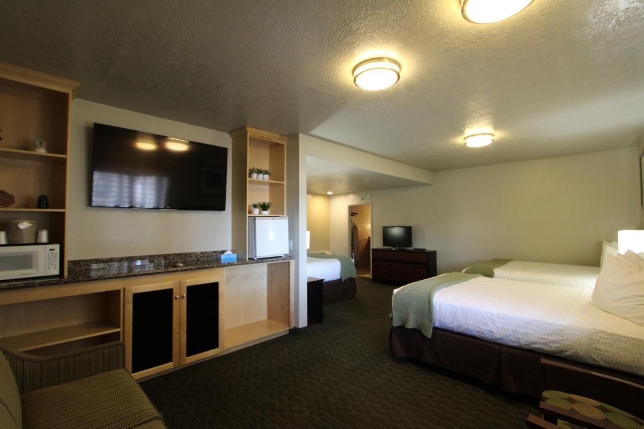 Dinosaur Inn & Suites Вернал Екстер'єр фото