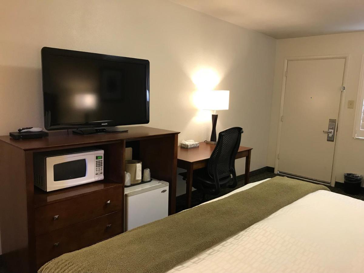 Dinosaur Inn & Suites Вернал Екстер'єр фото
