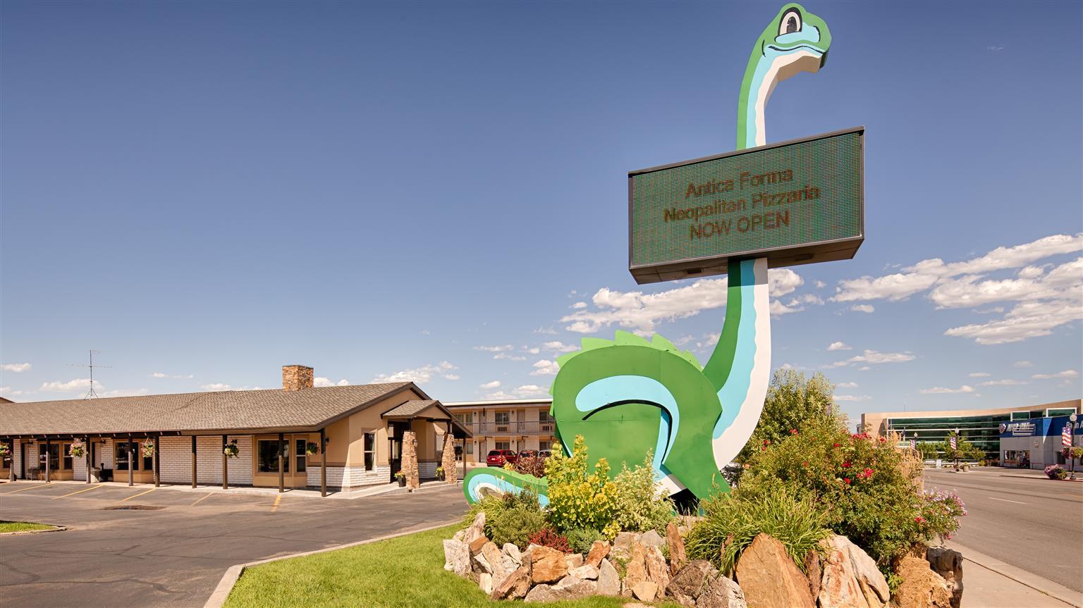 Dinosaur Inn & Suites Вернал Екстер'єр фото