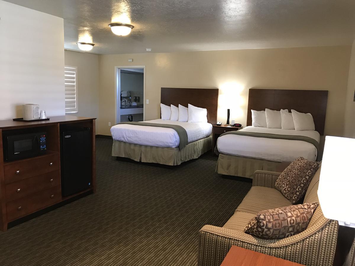 Dinosaur Inn & Suites Вернал Екстер'єр фото