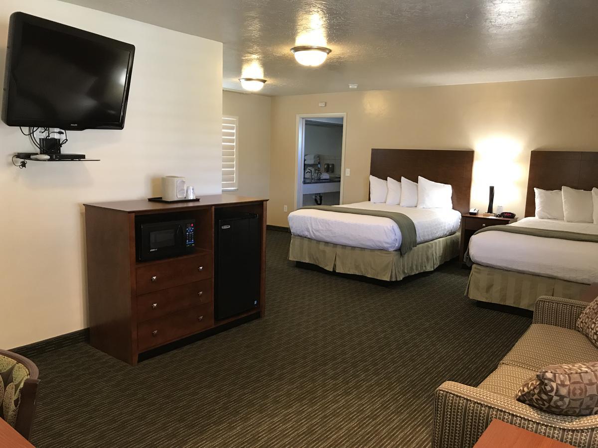 Dinosaur Inn & Suites Вернал Екстер'єр фото