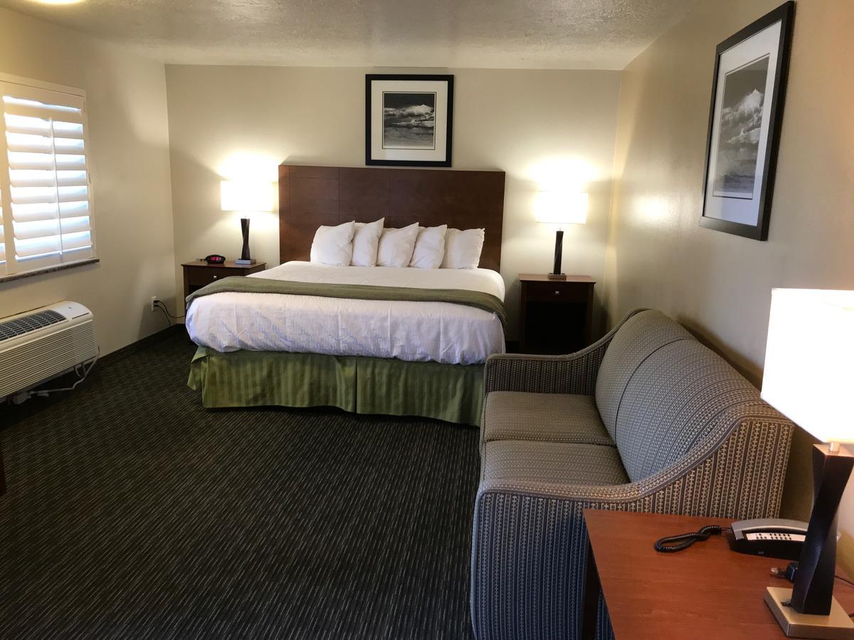 Dinosaur Inn & Suites Вернал Екстер'єр фото