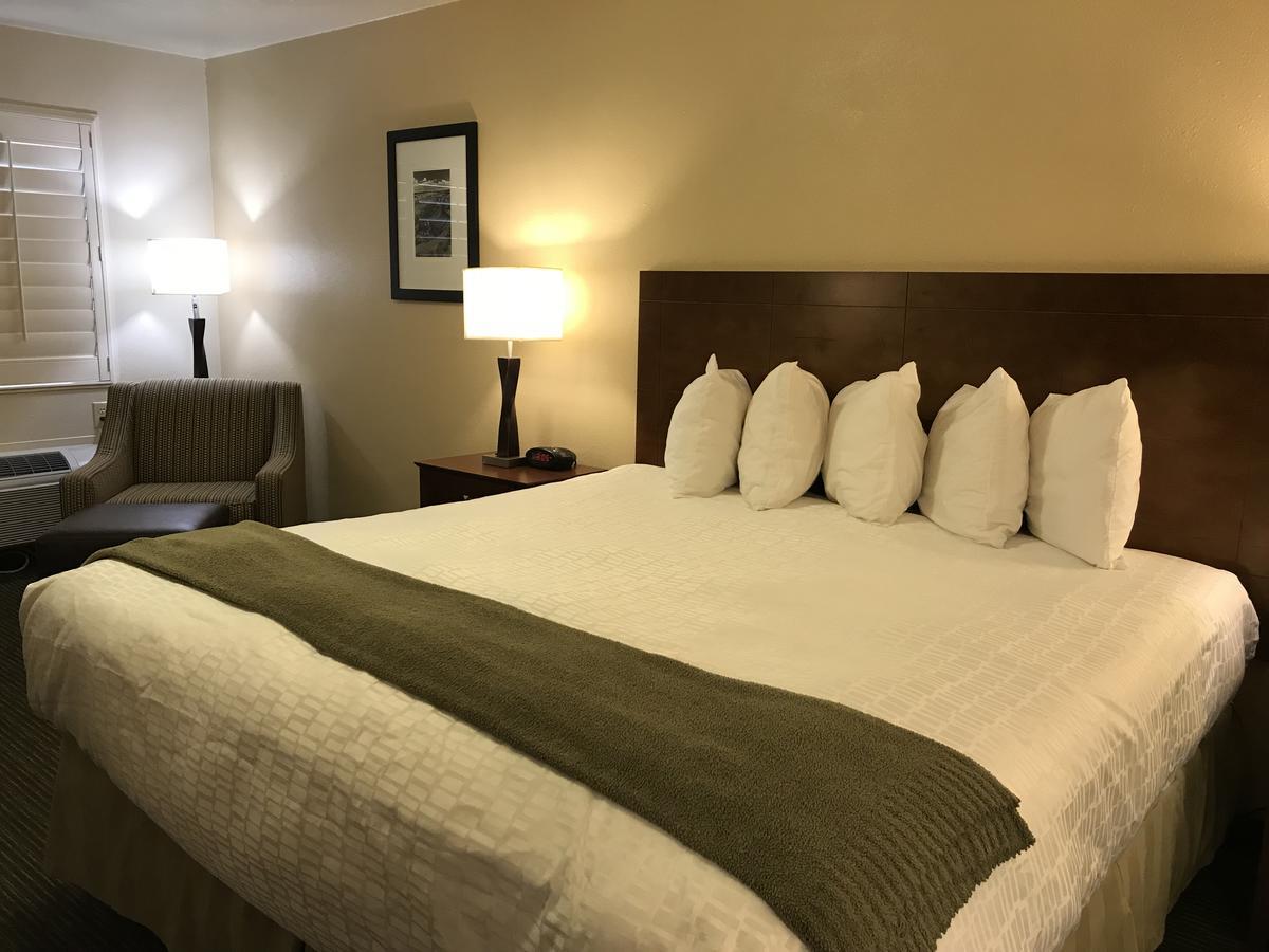 Dinosaur Inn & Suites Вернал Екстер'єр фото